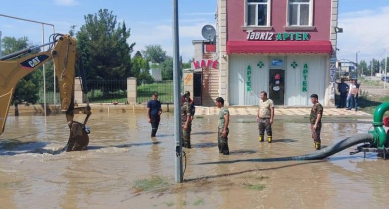 Nohur göldə daşma riski yaranıb - RƏSMİ