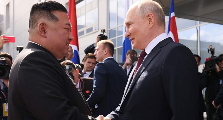 Rusiyalı nazirlər zaldan qovuldu - Putin-Kim Çen görüşündə şok