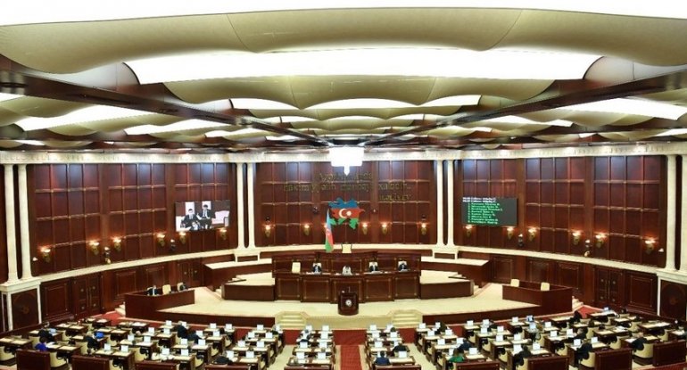 Milli Məclis parlament seçkilərini və Prezidentə müraciəti müzakirə edir