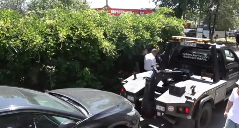 Xüsusi təyinatlılar Qarabağdakı qondarma rejim başçısının avtomobilini apardı - VİDEO