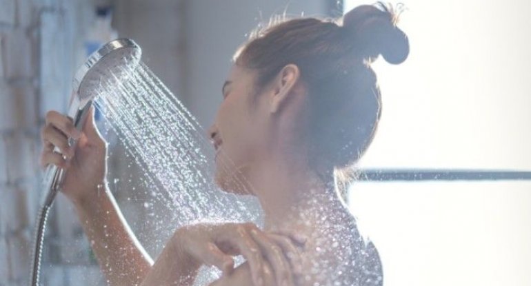 Qızmar havalarda soyuq su ilə duş almaq ürəyə zərərlidir - Kardioloqdan AÇIQLAMA