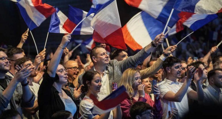 Sürprizlərlə dolu Fransa siyasəti: lider dəyişdi