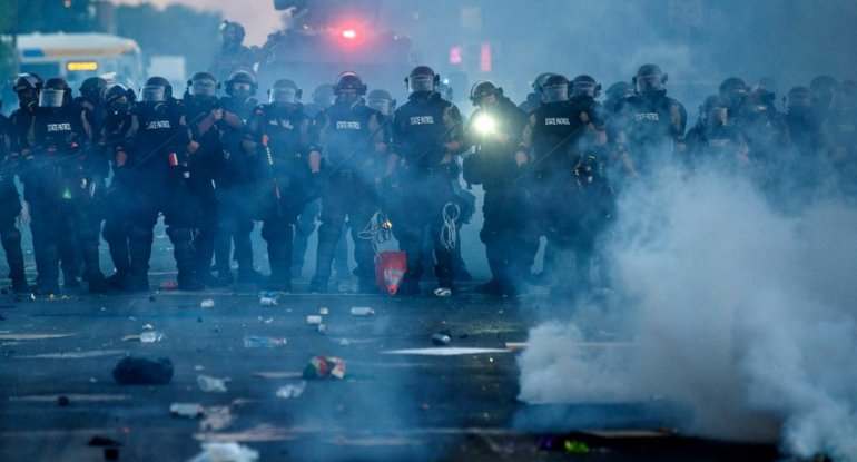 Fransa polisi nümayişçilərə gözyaşardıcı qaz istifadə etdi