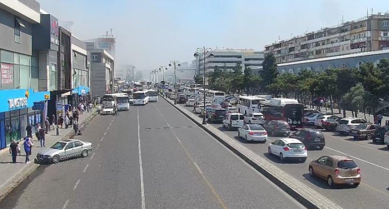 Bakıda ticarət mərkəzində baş verən yanğın söndürülüb