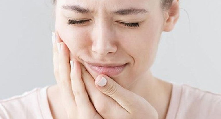 Diş ağrısını dərmansız necə aradan qaldırmaq olar? - 7 təsirli üsul