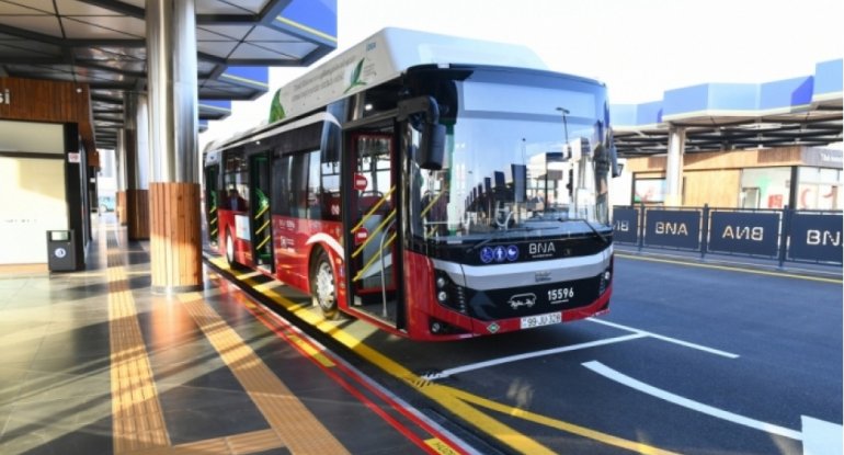 Avtobus sürücülərinin kobud qayda pozuntusu etdikləri yol - VİDEO