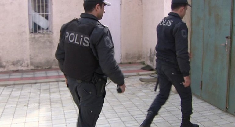 Bakıda evə basqın edildi - Polis atəş açdı