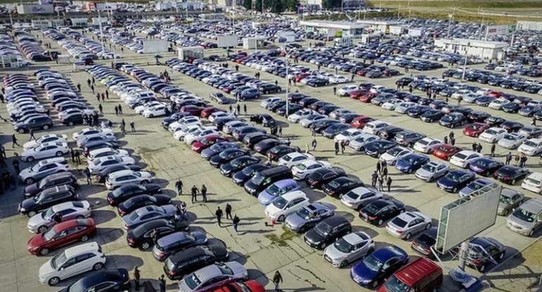 Maşın bazarında durğunluq: Nə baş verir?