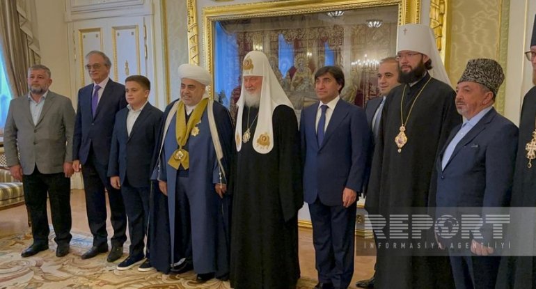 Rusiya patriarxı Şeyxi ordenlə təltif etdi