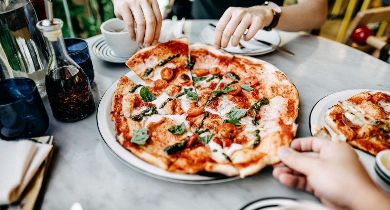 Azərbaycanda da restoranları olan məşhur pizza şəbəkəsi müflis oldu - FOTO