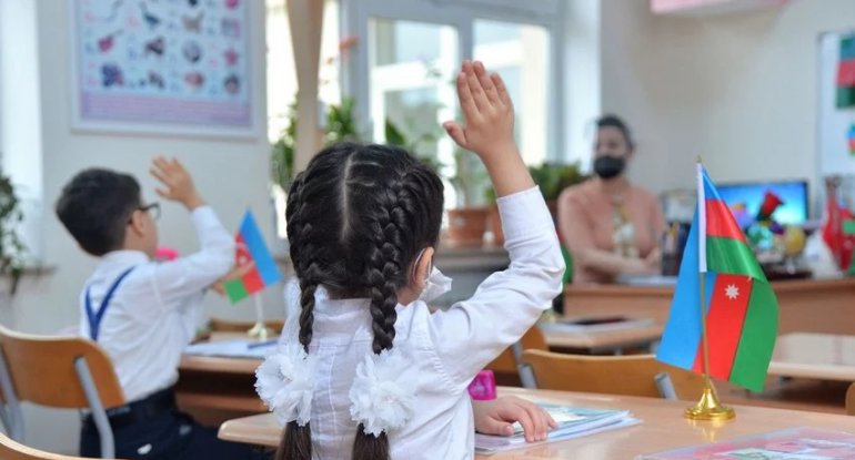 Bakıda şagirdlərə görün nə satırlar - EHTİYATLI OLUN!