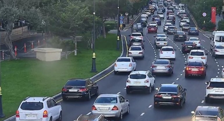 Bakıda tıxac olan yollar açıqlanıb - SİYAHI