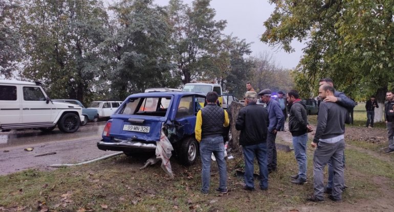 Qubada iki avtomobil toqquşub, ölən var - FOTO