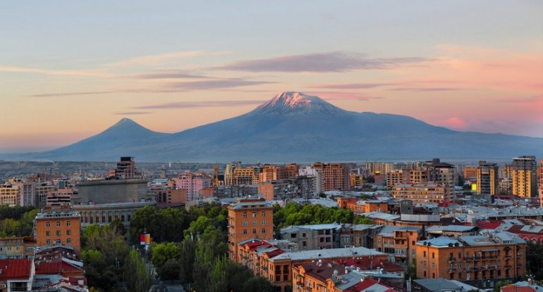 Beynəlxalq tədqiqatçılar: Yerevan Bakıdan geri qalır