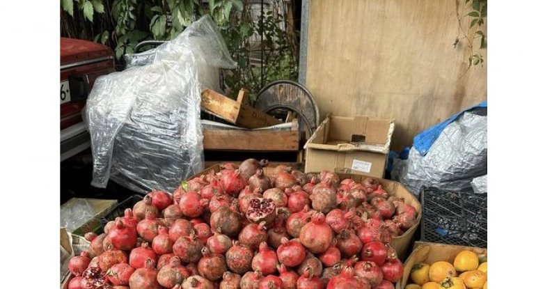 İrəvanda qalmaqal: Şəhərin mərkəzində Qarabağ narı satılır - FOTO