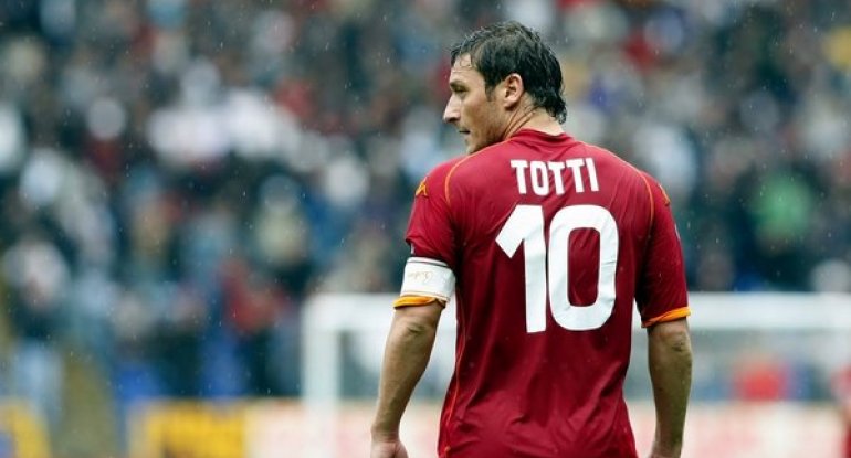 Totti yenidən futbola qayıdır