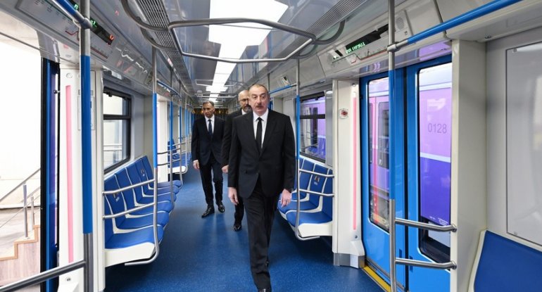 Prezident yeni nəsil metro qatarları ilə tanış oldu - YENİLƏNİB