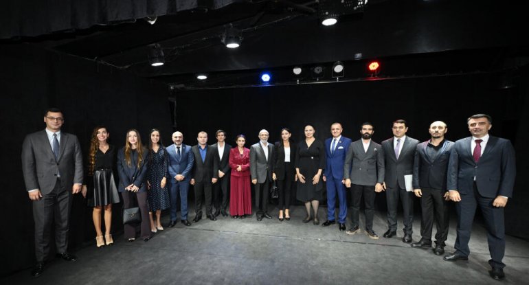 Mehriban Əliyeva Azərbaycan Dövlət Pantomim Teatrında olub - FOTO