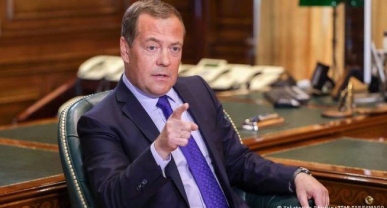 Medvedev yenə nüvə silahı ilə təhdid etdi