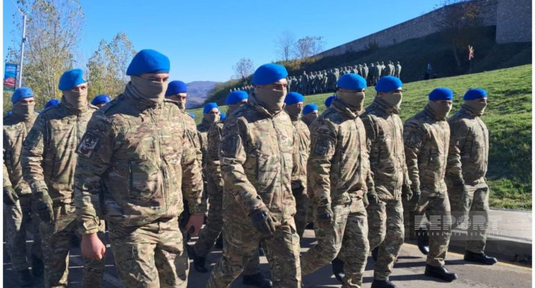 Şuşada Zəfər Günü münasibətilə hərbçilərin yürüşü keçirilib - FOTO