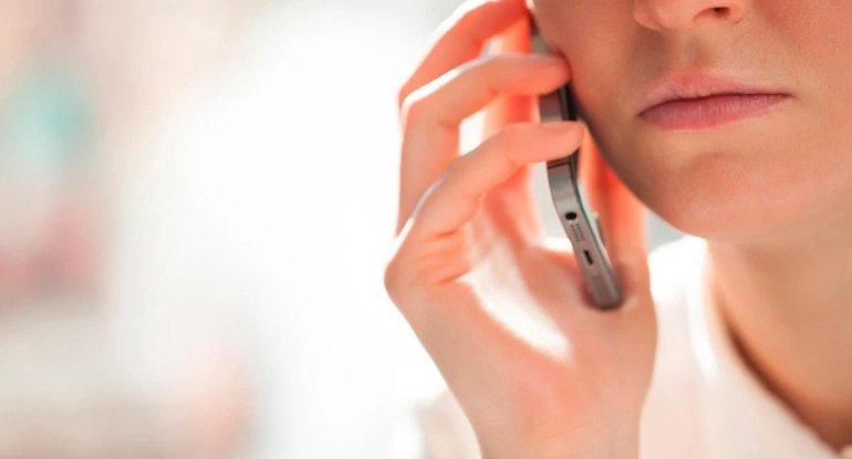 Telefonla əsla sağ qulaqda danışmayın - Zərərləri