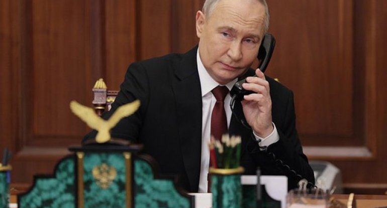 Putin iki ildən sonra onunla telefonla danışdı