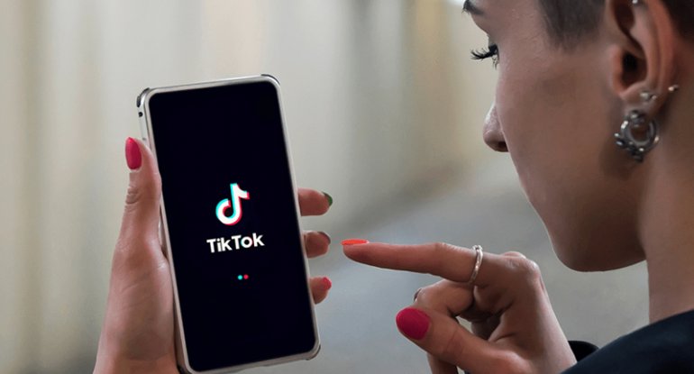 "TikTok"u zəbt edən qeyri-etik paylaşımlar: Sosial şəbəkələrlə bağlı qanun niyə qəbul edilmir?