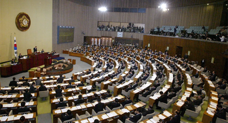 Parlament Cənubi Koreya liderinin qərarını ləğv etdi