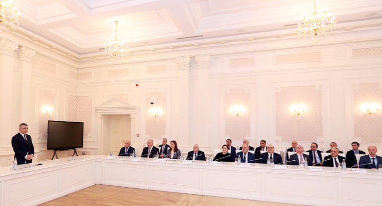 Ali Məhkəmənin hakimi təqaüdə göndərildi