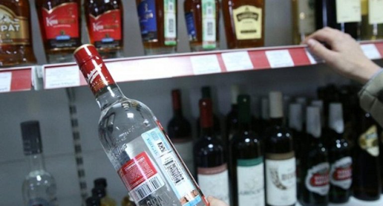 Alkoqollu içkiləri bu qiymətdən aşağı satanlar cərimələnəcək