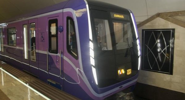 Metroda yenə problem yarandı