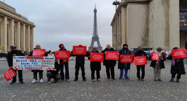 Parisdə Fransanın müstəmləkəçilik siyasətinə qarşı aksiya keçirilib