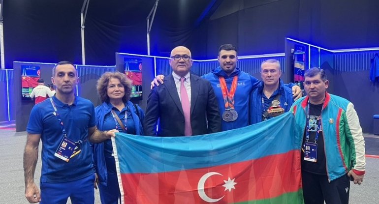 Azərbaycan ağırlıqqaldıranı gümüş medal qazanıb