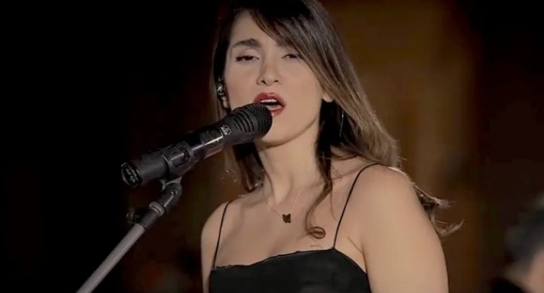 Hicabsız konsert verən müğənniyə cinayət işi açıldı