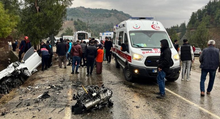 Türkiyədə ağır yol qəzası olub, 10 nəfər yaralanıb