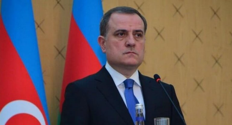 Ceyhun Bayramov Serbiyaya gedib