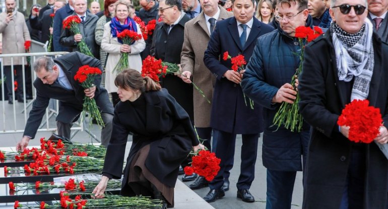 Vladanka Andreyeva Şəhidlər xiyabanını ziyarət edib