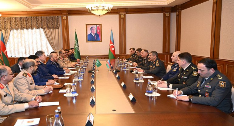 Müdafiə naziri Səudiyyə Ərəbistanı Krallığının nümayəndə heyəti ilə görüşüb - Foto