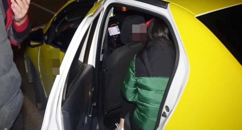 Taksi sürücüsü ona yol verməyən şəxsin boynunu sındırıb