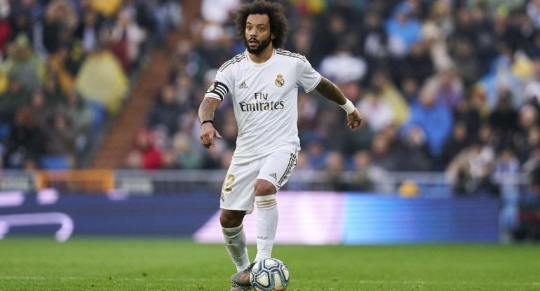 &nbsp;36 yaşında futbolla vidalaşdı