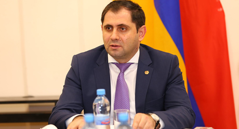 Papikyan Hindistanda: İlk rəsmi məsləhətləşmə...