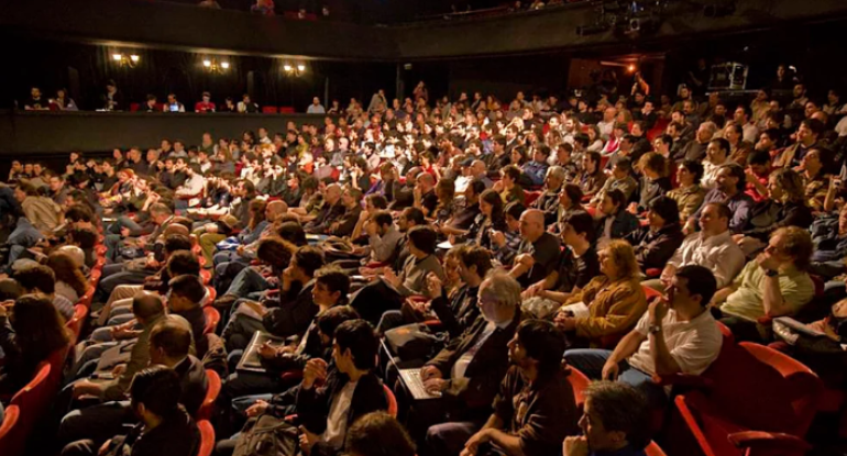 Azərbaycan teatrlarına axın başlayıb - Səbəb nədir?