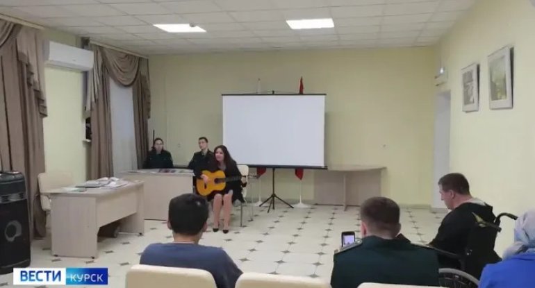 Rus qaçqınlara "Niyə kədərlisən, avara?" mahnısı oxundu - VİDEO