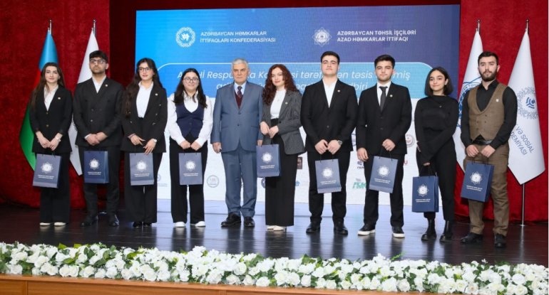 Rektorlar toplandı: 100 tələbəyə "Adlı təqaüd" təqdim edilib