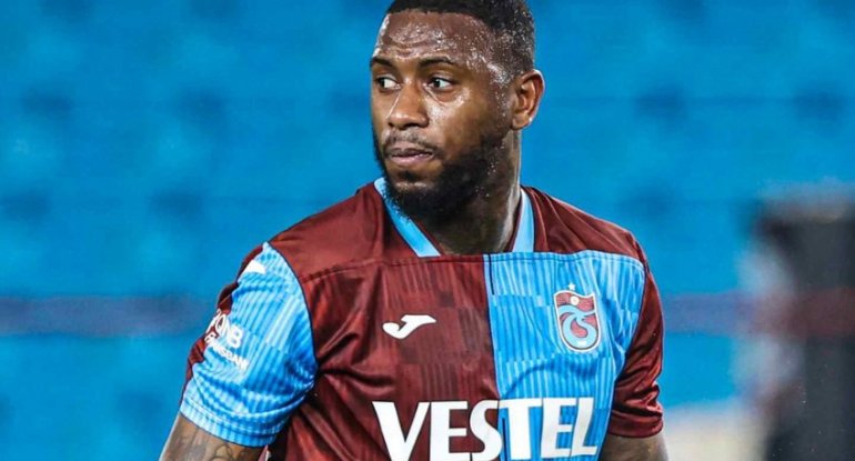 "Trabzonspor" Densvillə yollarını ayırdı
