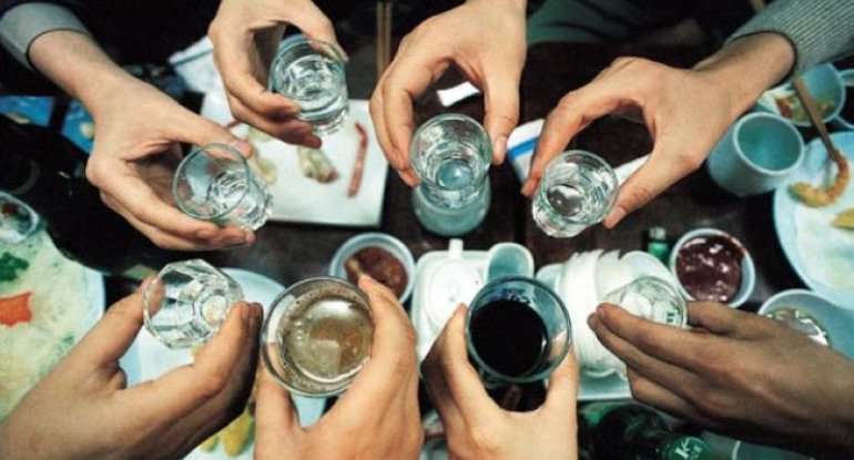 Yeyib-içən 4 dostun meyiti tapıldı - Bakıda