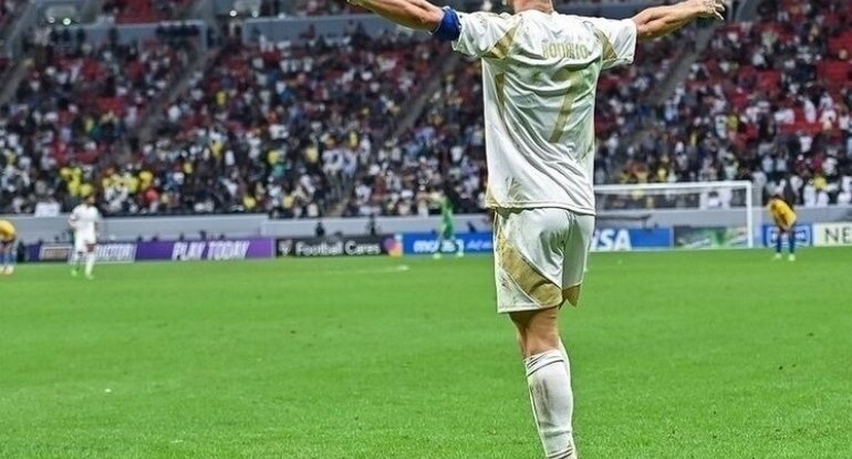 Ronaldoya 99 şallaq zərbəsi vurulacaq? - Evli qadını qucaqlayıb öpüb
