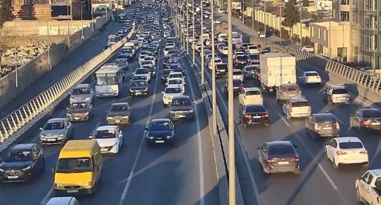 Bakı yollarında bir neçə istiqamətdə sıxlıq var - SİYAHI