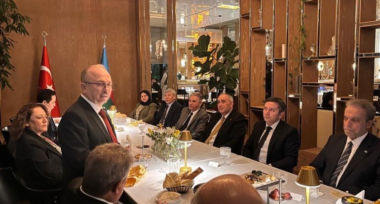 Yalçın Rəfiyəv iftar proqramında səfirlərlə görüşüb