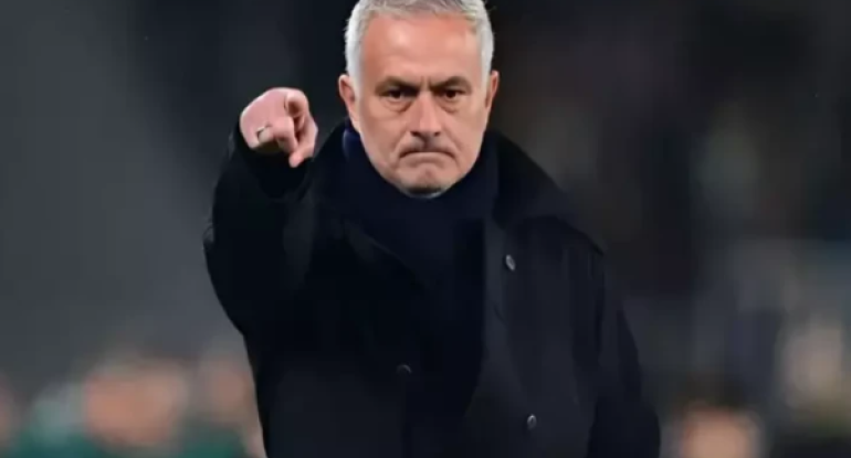 Mourinyo "Fənərbaxça"nın oyunçularının yarısını göndərəcək